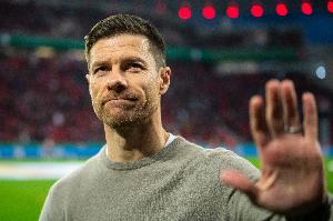 星空电竞-图片报：皇马未做决定前阿隆索无法表态，他陷入两难&amp;药厂成代价