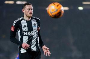 记者：利兹联总价1200万镑报价纽卡中场朗斯塔夫，等待对方回应