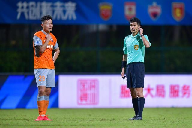 500次出战进球被吹 郜林里程碑之战变里程悲